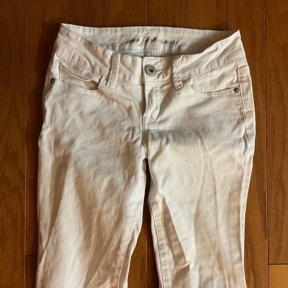 Guess Jeans Belmont White Slight Flair Slight Stretch Zipper 🪰 Jeans! - Picture 3 of 11